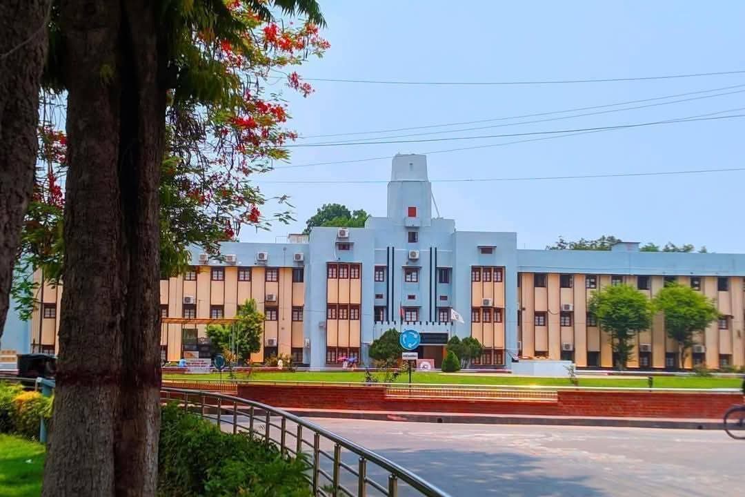 রাজশাহী বিশ্ববিদ্যালয়ে যৌন হয়রানির অভিযোগে শিক্ষক বরখাস্ত এবং তিন শিক্ষার্থীর ছাত্রত্ব বাতিল সংক্রান্ত সংবাদ