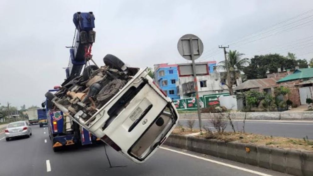 Burnt microbus after gas cylinder explosion on Dhaka-Bogura highway in Sherpur leaving casualties
